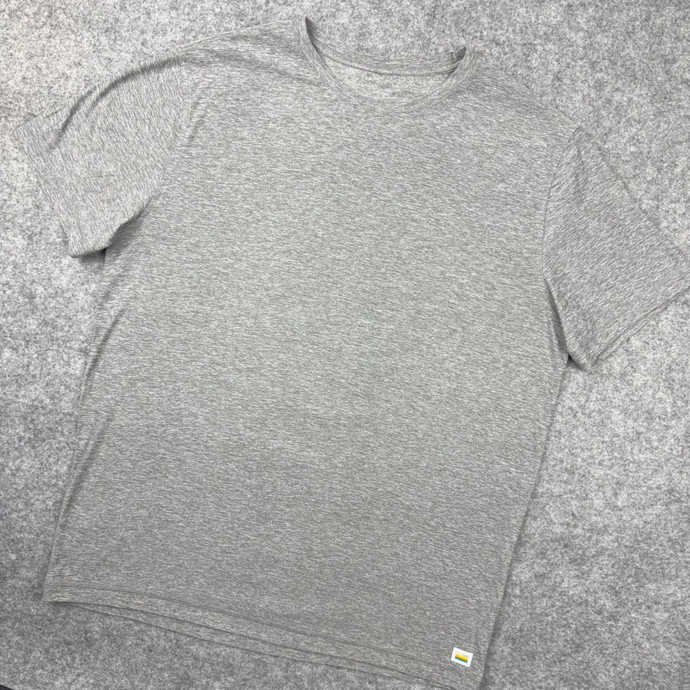 Vuori Strato Tech Tee Mens Large L Gray Heather Short Sleeve Shirt V126